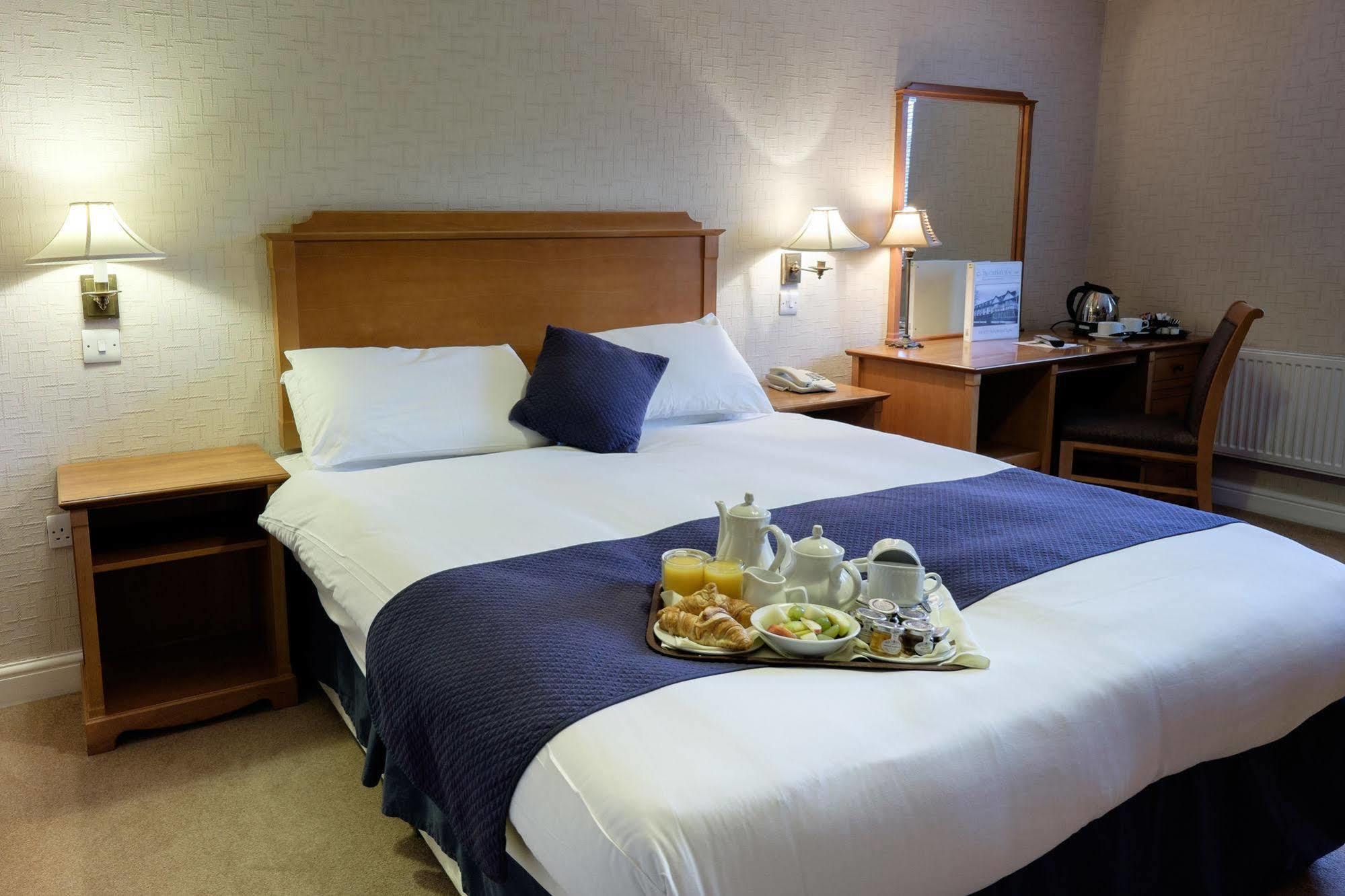 The Cathedral Hotel ลิชฟิลด์ ภายนอก รูปภาพ